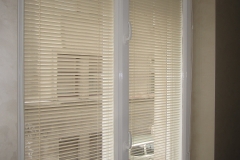 HORALU between glasses2